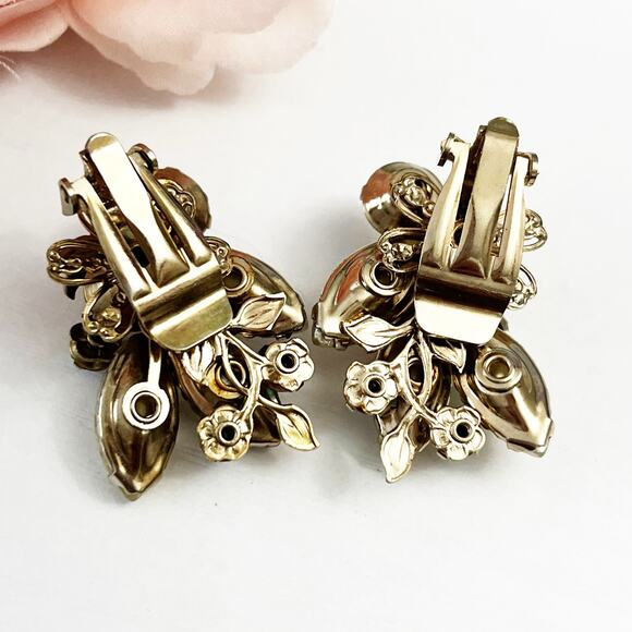 Vintage White Lava Glass & Aurora Borealis Cluster Clip Earrings - Picture 5 of 5